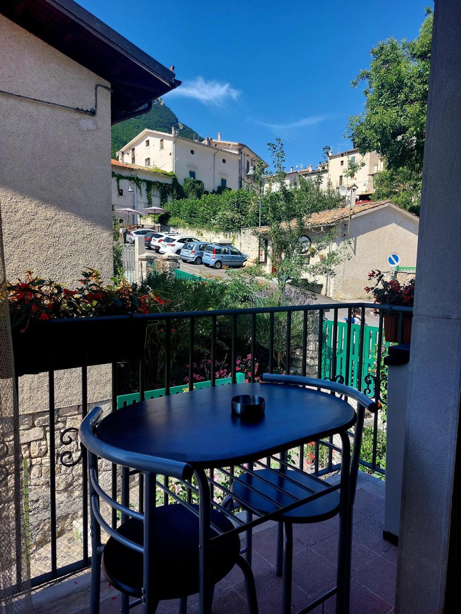 Villa A Due Passi Dai Lupi Civitella Alfedena Exterior foto