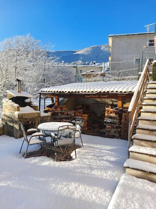 Villa A Due Passi Dai Lupi Civitella Alfedena Exterior foto